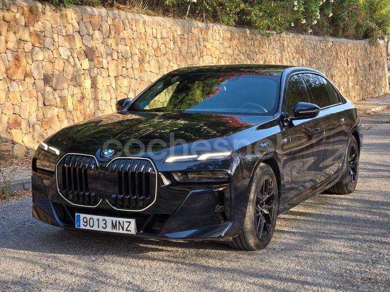 Azul Usado 2024 BMW 740 Comfort Edition Berlina | 93.900 € (Un poco caro) - Imagen 1/4