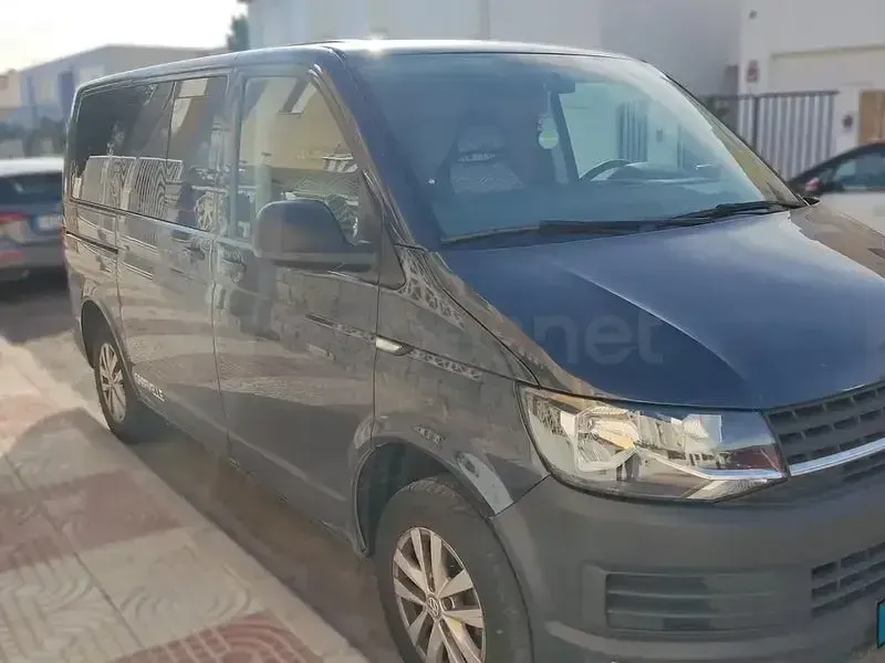 Usado VW Caravelle Trendline 102 CV (75 kW) 2017 Azul Van