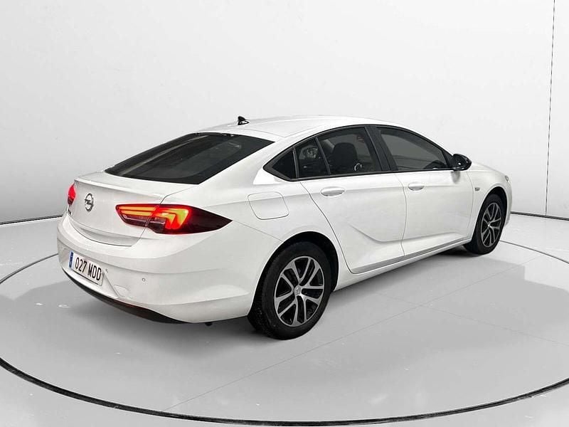 Usado Opel Insignia Edition 122 CV (89 kW) 2022 Blanco Berlina