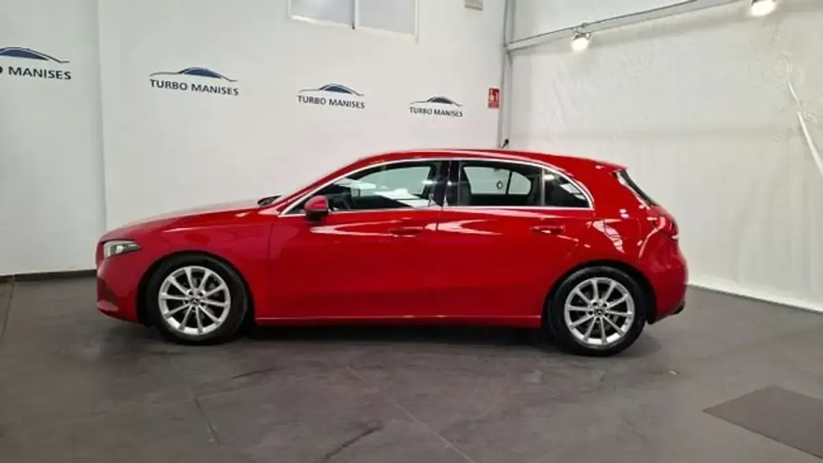 Usado Mercedes A180 109 CV (80 kW) 2019 Rojo Utilitario