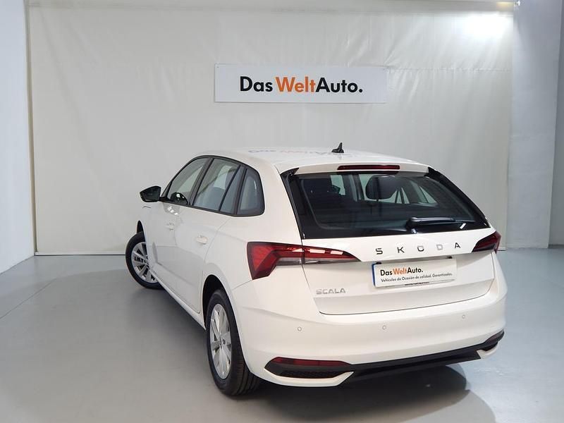 Usado Skoda Scala Essence 95 CV (69 kW) 2024 Blanco Utilitario