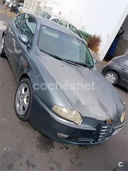 Usado Alfa Romeo 147 Distinctive 115 CV (84 kW) 2001 Gris / plata Utilitario