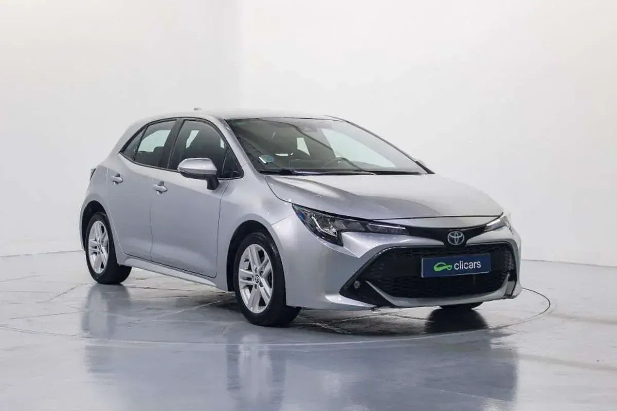 Usado Toyota Corolla Active 98 CV (72 kW) 2022 Plateado Berlina