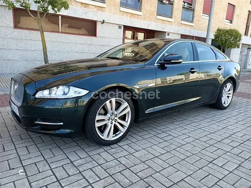 Usado Jaguar XJ Portfolio 275 CV (202 kW) 2012 Verde Berlina