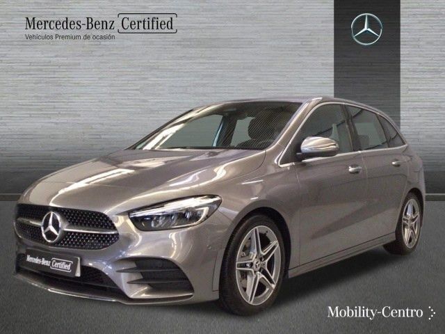 Mountaingrau met. Usado 2023 Mercedes B180 AMG line Monovolumen | 34.250 € (Un poco caro) - Imagen 1/4