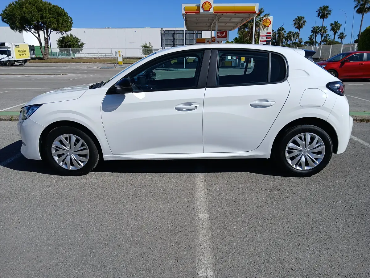 Usado Peugeot 208 Active 100 CV (73 kW) 2022 Blanco Utilitario