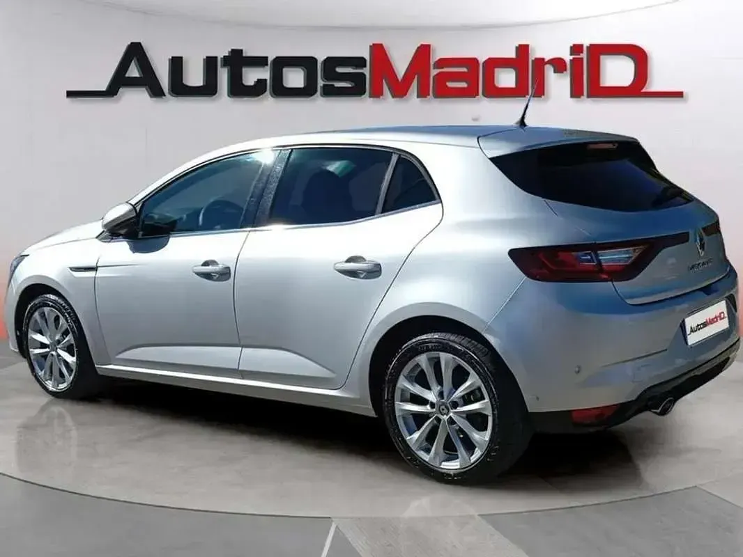 Usado Renault Mégane Zen 131 CV (96 kW) 2017 Gris Utilitario