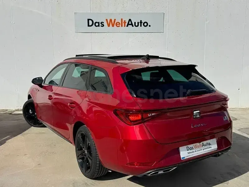 Usado Seat Leon FR 204 CV (150 kW) 2025 Rojo Familiar