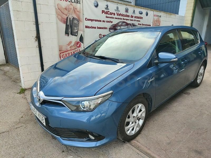 Usado Toyota Auris Hybrid Business Edition 136 CV (100 kW) 2018 Azul Berlina