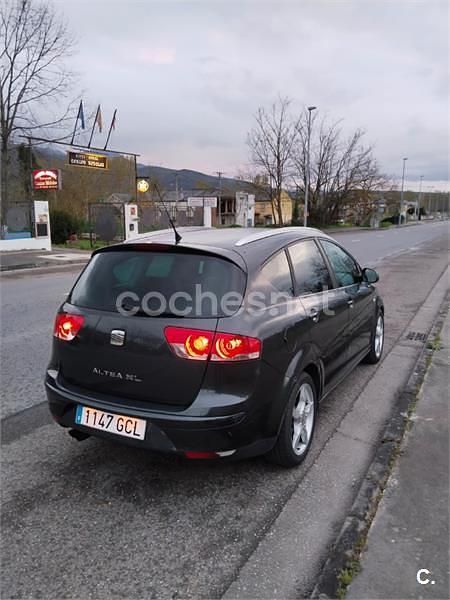 Usado Seat Altea XL Sport 140 CV (102 kW) 2008 Negro Monovolumen
