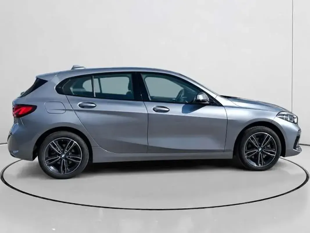 Usado BMW 116 Comfort Edition 109 CV (80 kW) 2021 Gris Utilitario