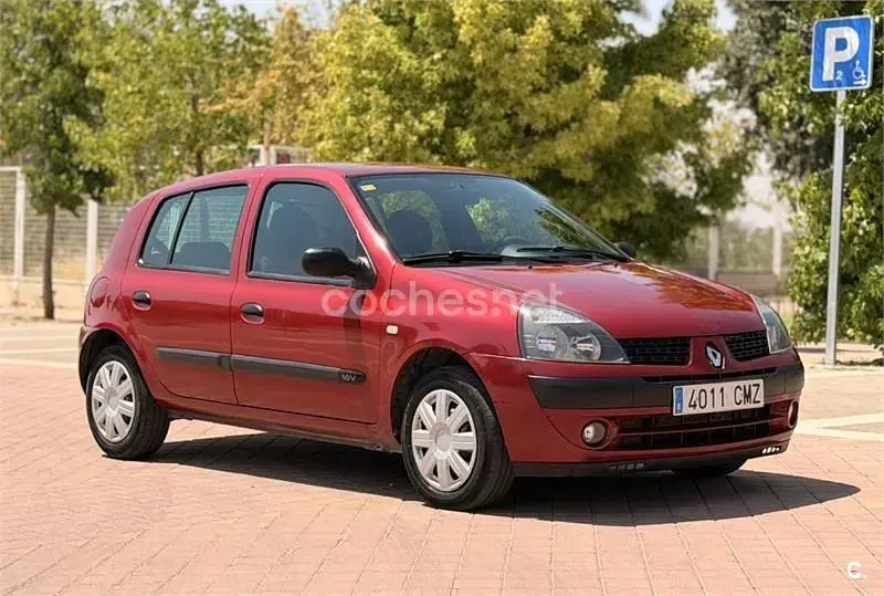 Usado Renault Clio II Expression 60 CV (44 kW) 2003 Granate Berlina