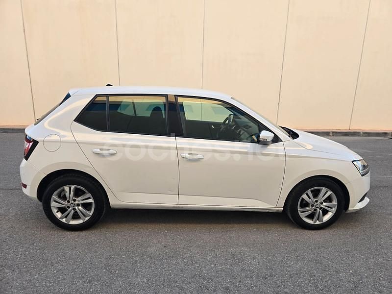 Usado Skoda Fabia 95 CV (69 kW) 2021 Blanco Utilitario