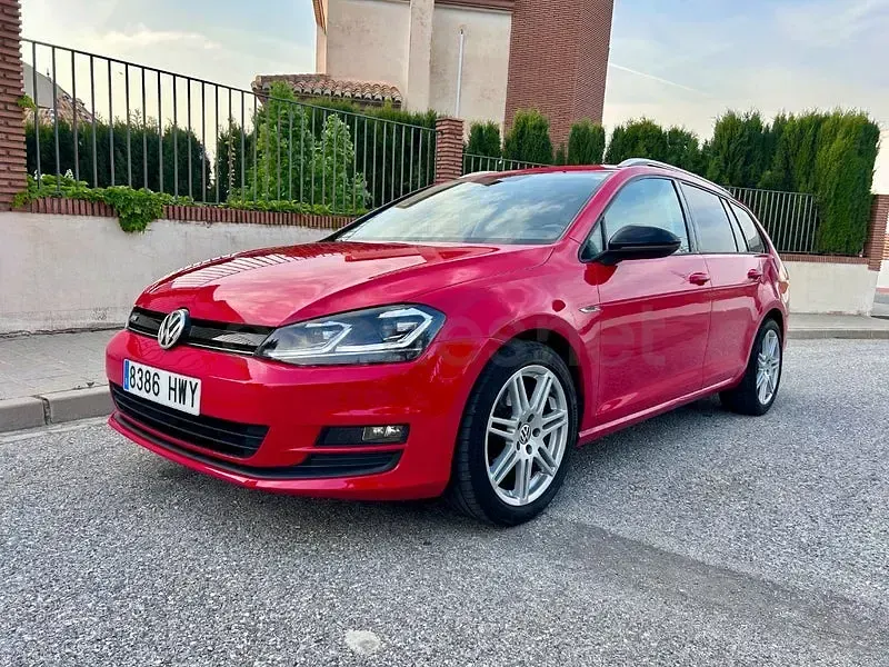 Usado VW Golf VII Sport 105 CV (77 kW) 2014 Rojo Familiar