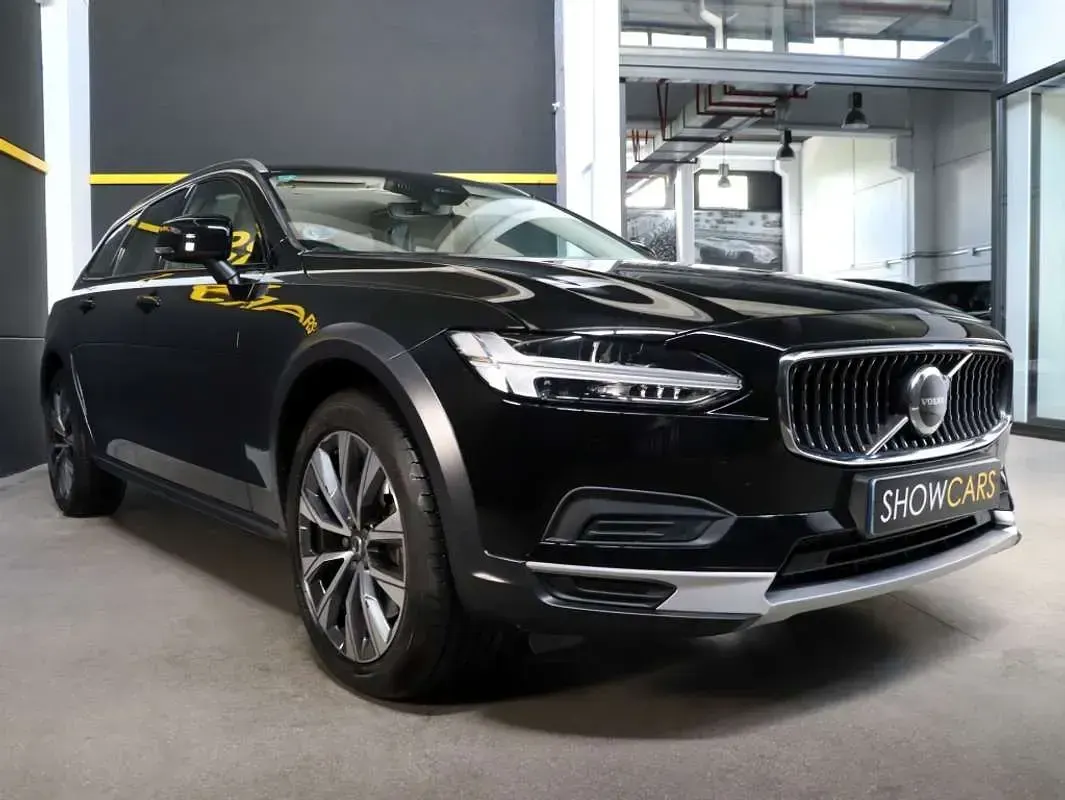 Begagnad Volvo V90 CC Pro 197 HK (144 kW) 2022 Svart Kombi