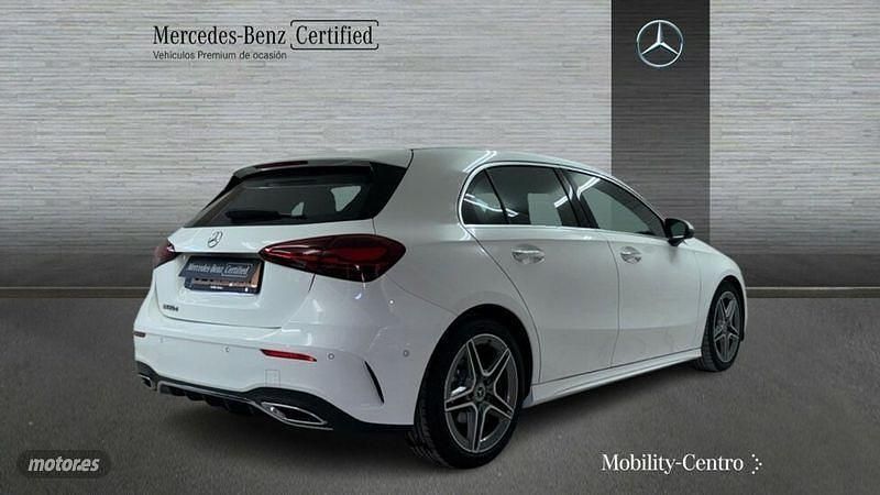 Usado Mercedes A180 AMG line 116 CV (85 kW) 2024 Blanco polar Berlina