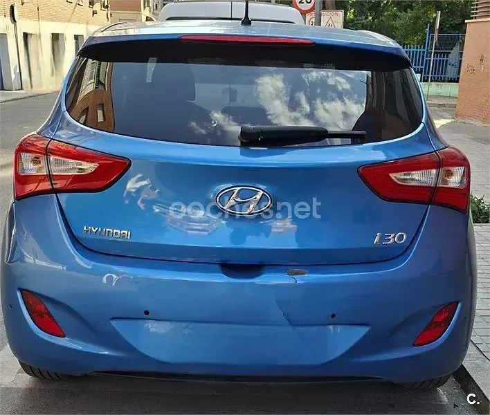 Usado Hyundai i30 GO! 110 CV (80 kW) 2016 Azul Berlina