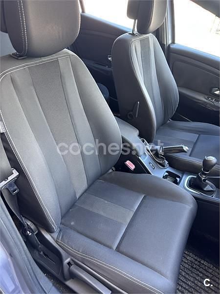 Begagnad Renault Mégane 105 HK (77 kW) 2010 Blå Sedan