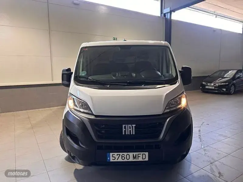 Usado Fiat Ducato 140 CV (102 kW) 2023 Blanco Van