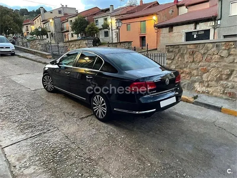 Usado VW Passat Highline 140 CV (102 kW) 2012 Negro Berlina