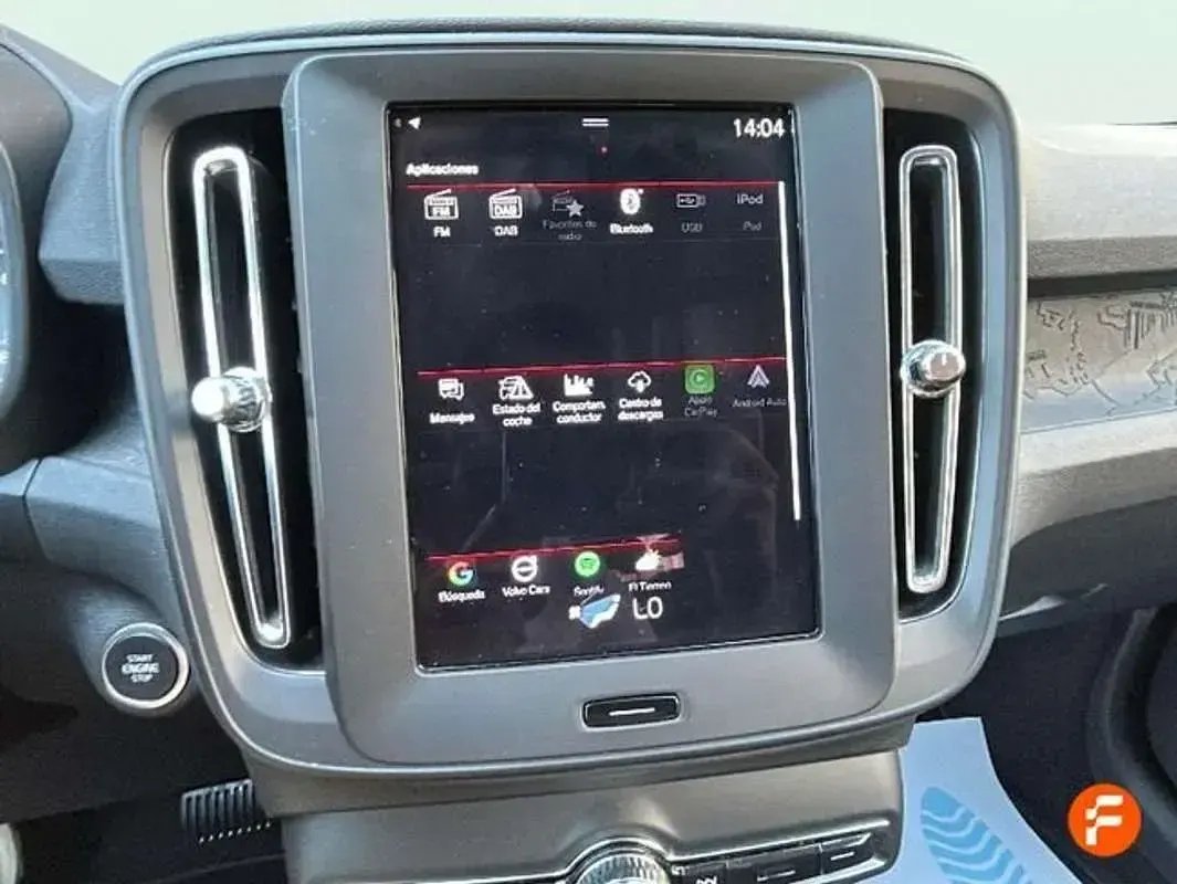 Usado Volvo XC40 129 CV (94 kW) 2023 Gris SUV
