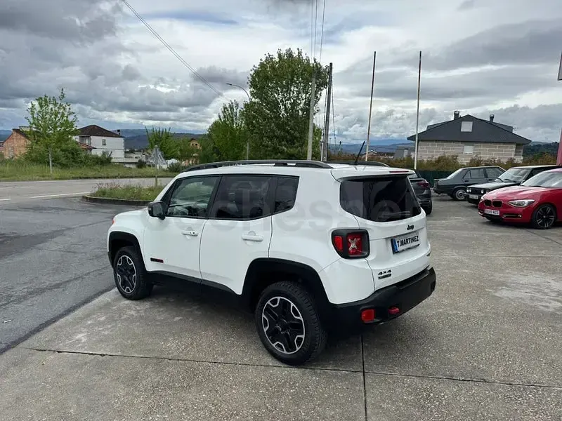 Usado Jeep Renegade Trailhawk 170 CV (125 kW) 2015 Blanco SUV