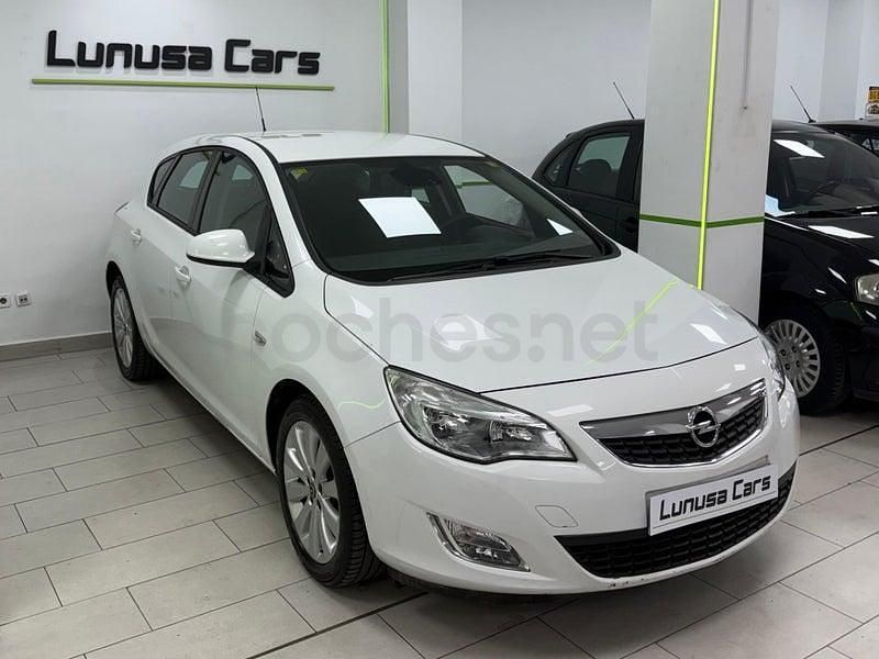 Usado Opel Astra Enjoy 115 CV (84 kW) 2010 Blanco Berlina
