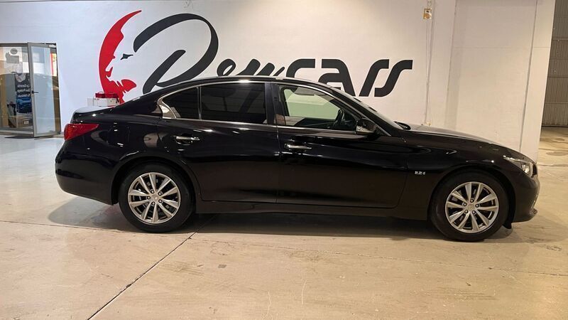 Usado Infiniti Q50 Premium 170 CV (125 kW) 2017 Negro Berlina