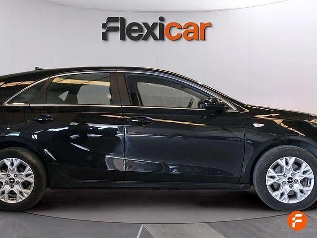 Usado Kia Ceed 136 CV (100 kW) 2023 Negro Utilitario