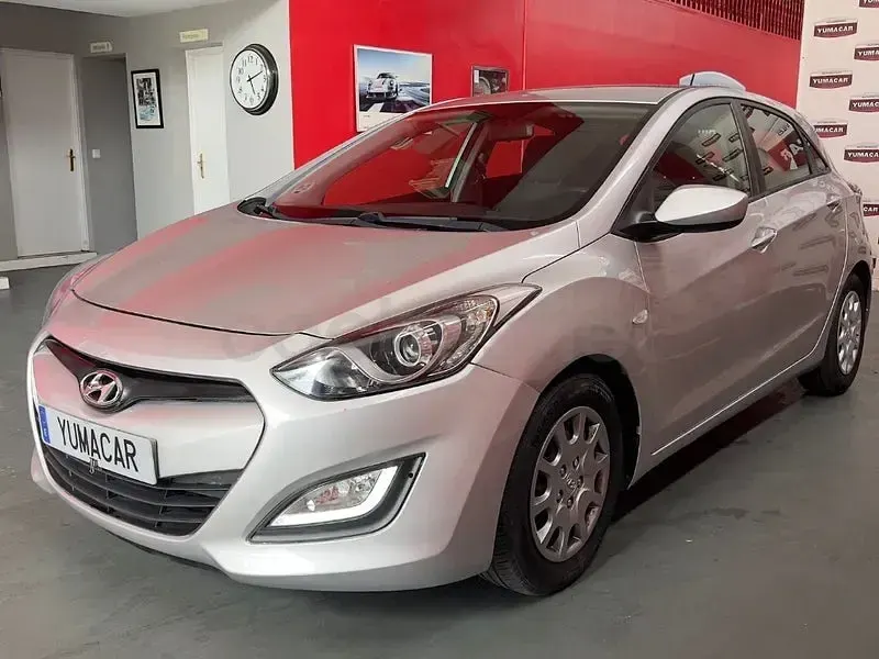 Usado Hyundai i30 90 CV (66 kW) 2012 Gris / plata Berlina