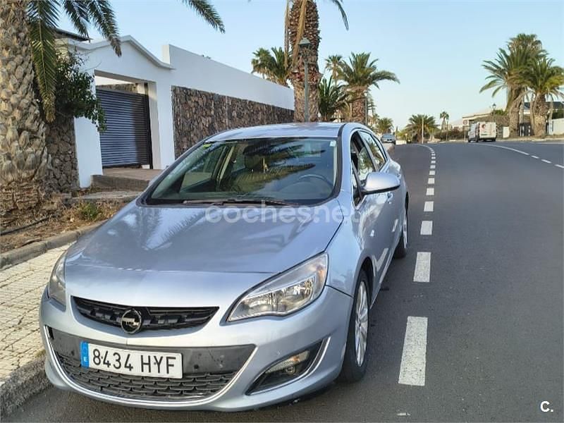 Usado Opel Astra Excellence 140 CV (102 kW) 2014 Azul Berlina