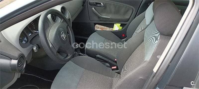 Usado Seat Cordoba Reference 100 CV (73 kW) 2004 Azul Berlina