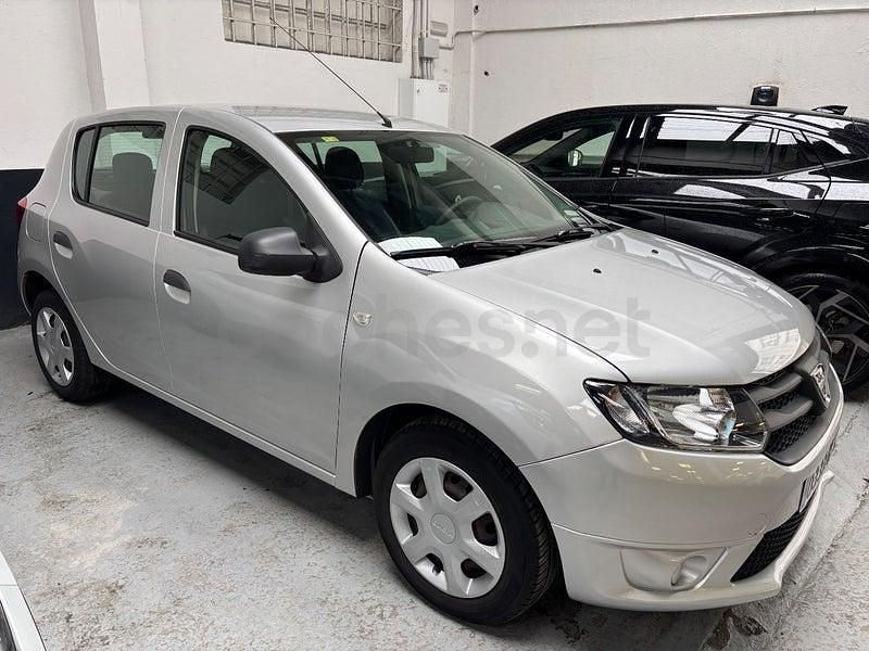 Usado Dacia Sandero Ambiance 75 CV (55 kW) 2014 Gris / plata Berlina