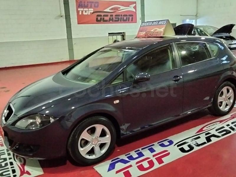 Usado Seat Leon Style 105 CV (77 kW) 2009 Gris / plata Utilitario