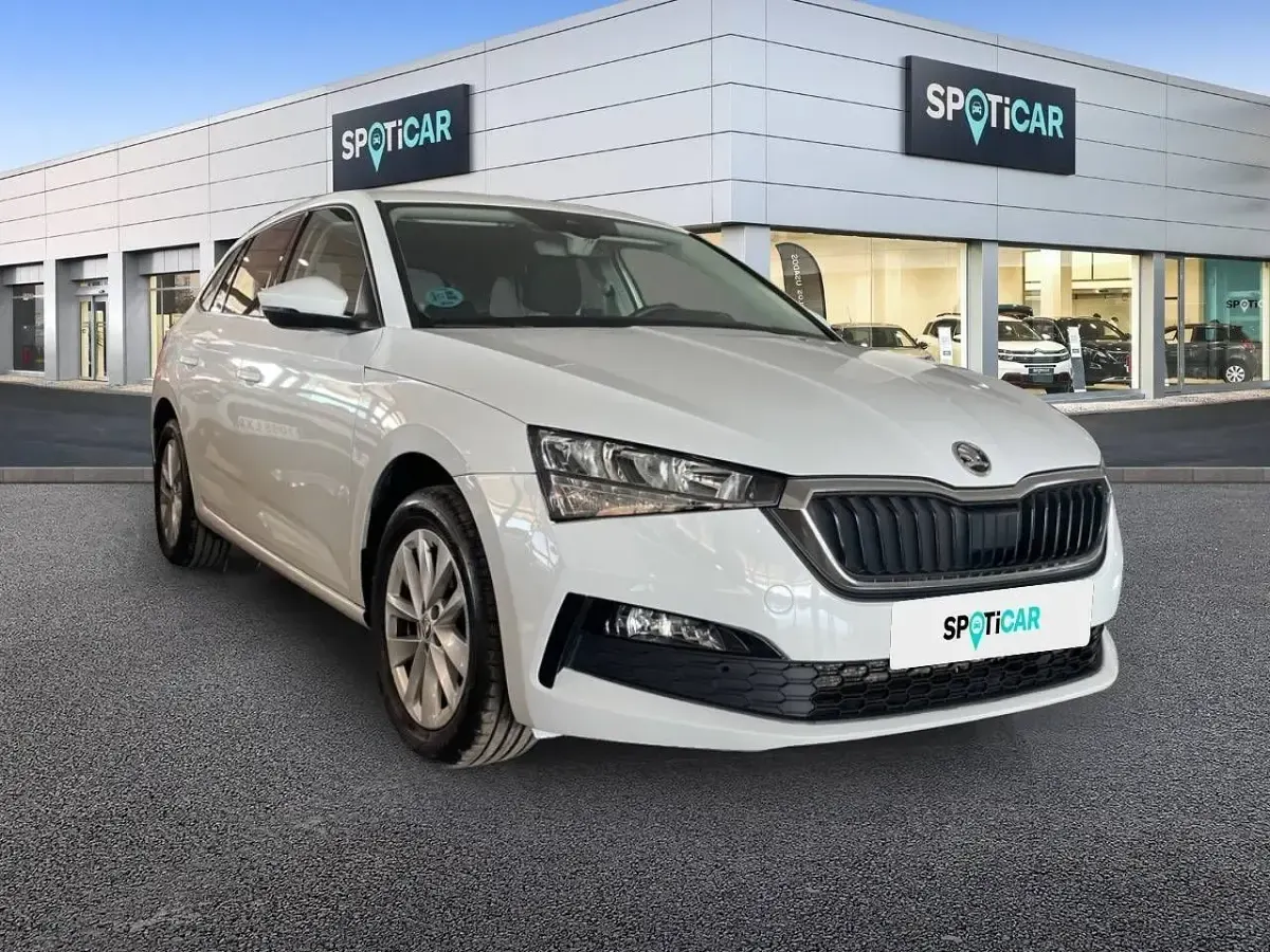Usado Skoda Scala Ambition 115 CV (84 kW) 2024 Blanco Utilitario