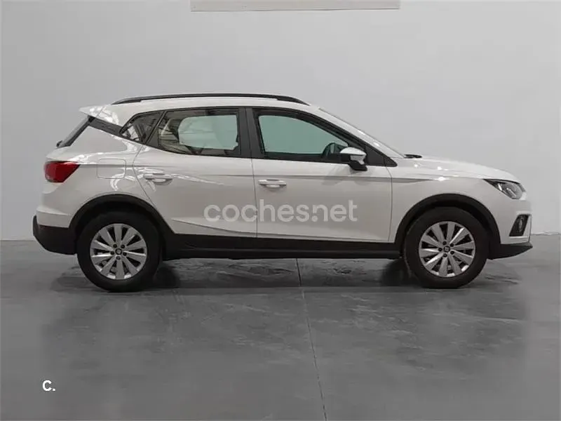 Usado Seat Arona Ecomotive 95 CV (69 kW) 2020 Blanco SUV