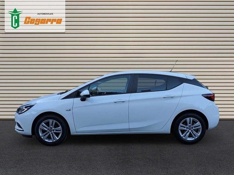 Usado Opel Astra Selective 124 CV (91 kW) 2018 Blanco Utilitario