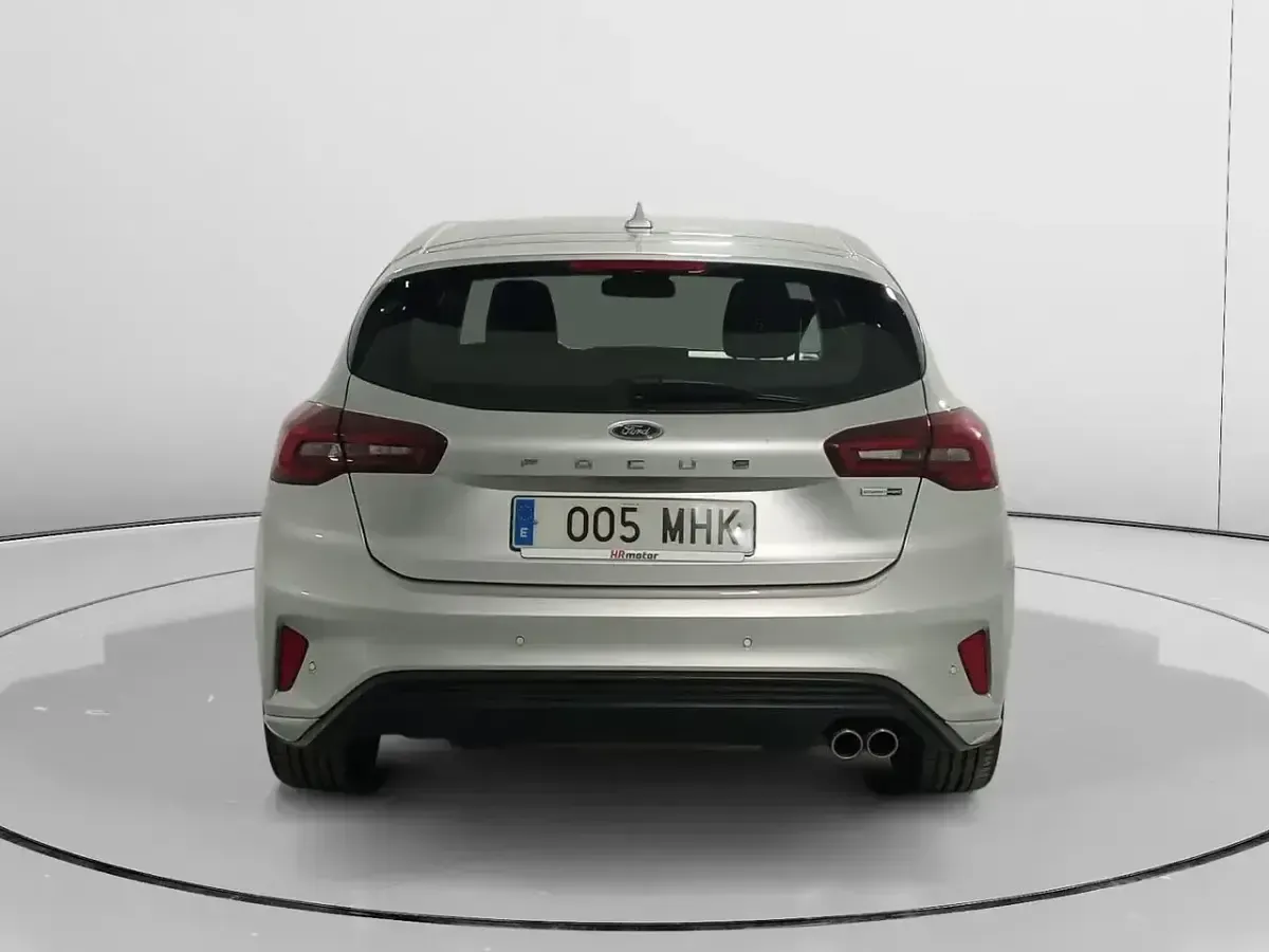 Używany Ford Focus ST-Line 125 KM (91 kW) 2023 Szary Sedan/Limuzyna