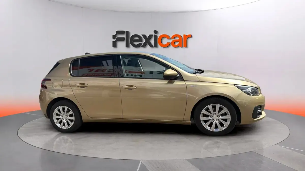 Usado Peugeot 308 Style 110 CV (80 kW) 2018 Beige Berlina