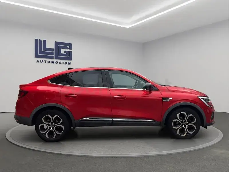 Usado Renault Arkana Techno 140 CV (102 kW) 2023 Granate SUV