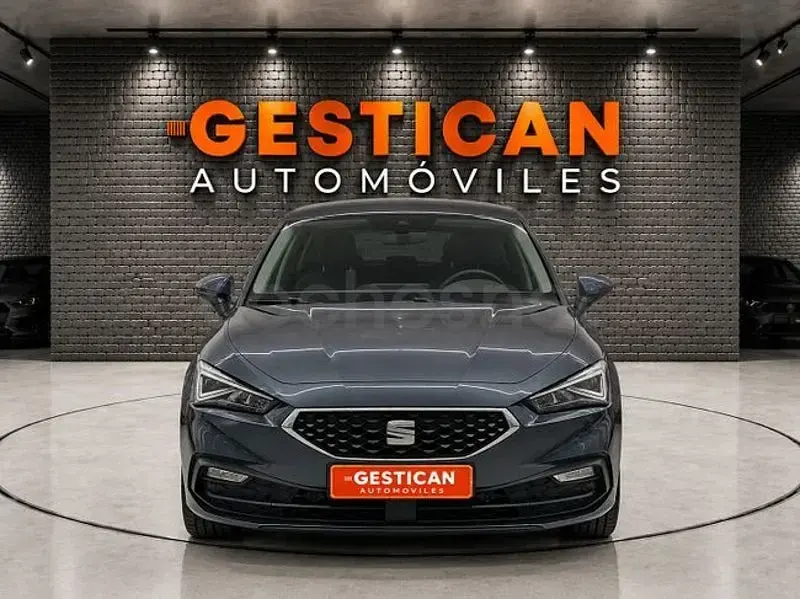 Usado Seat Leon XCELLENCE 204 CV (150 kW) 2022 Gris / plata Berlina