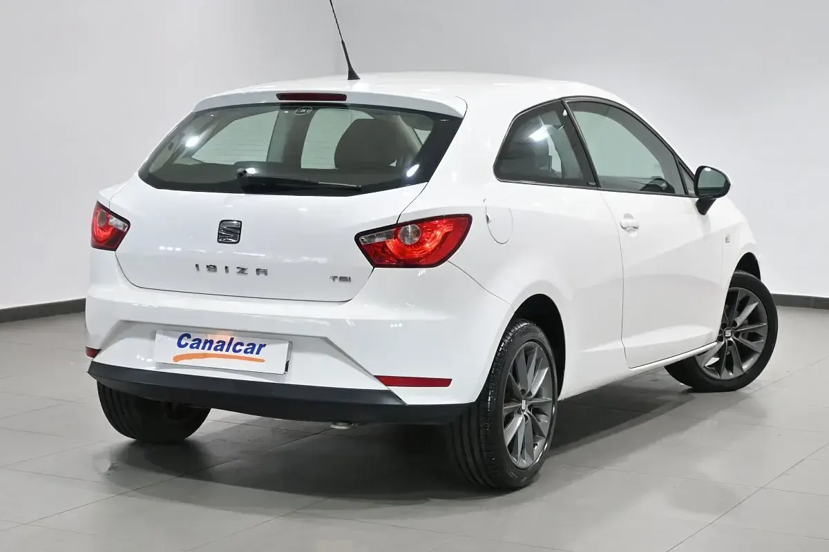 Usado Seat Ibiza SC FR 105 CV (77 kW) 2014 Blanco Utilitario