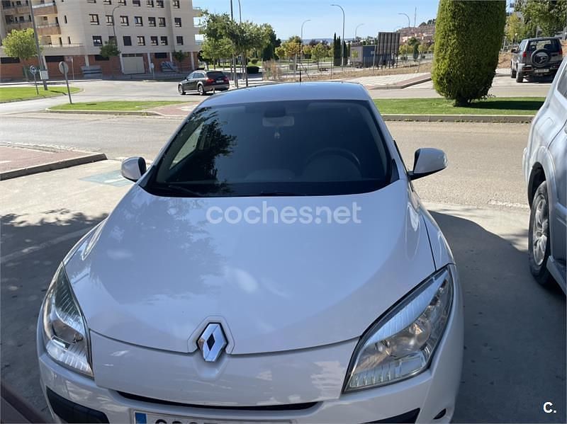 Usado Renault Mégane Business 105 CV (77 kW) 2010 Blanco Berlina
