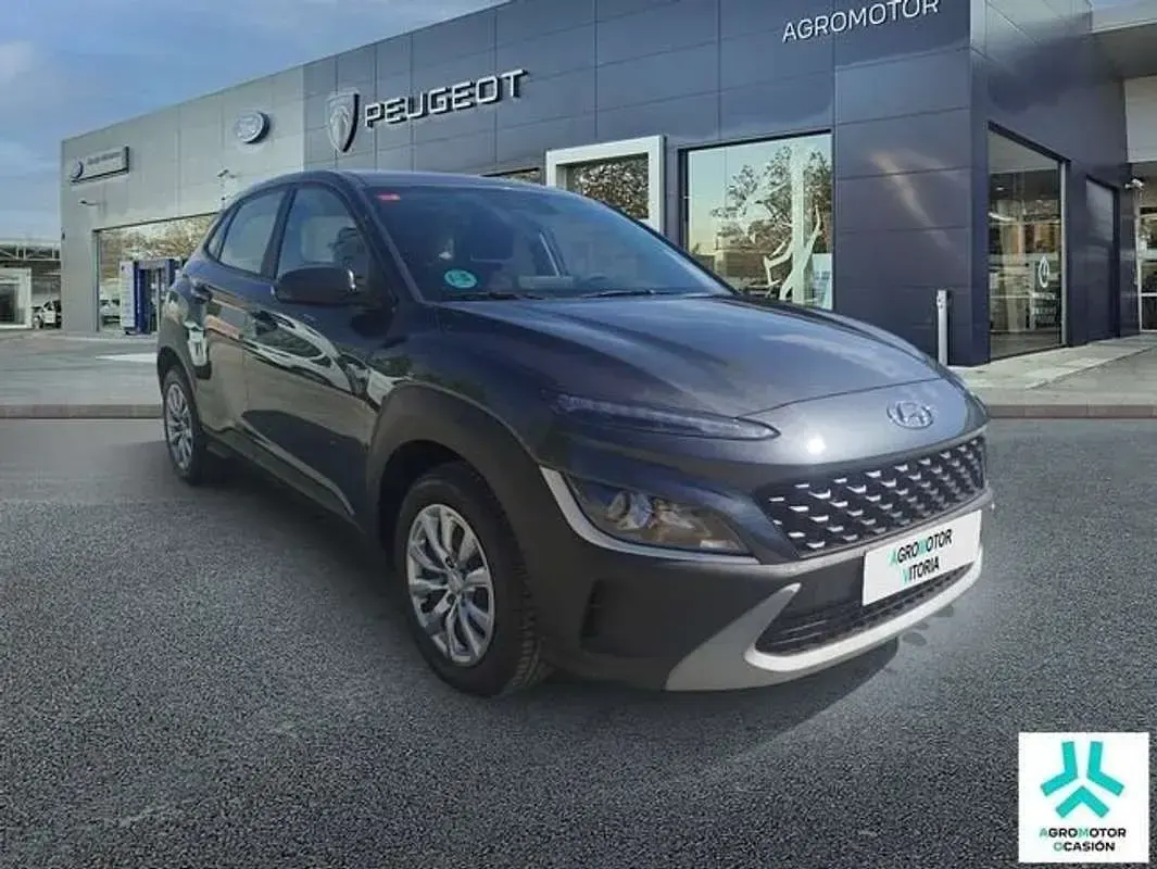 Usado Hyundai Kona 120 CV (88 kW) 2021 Gris SUV