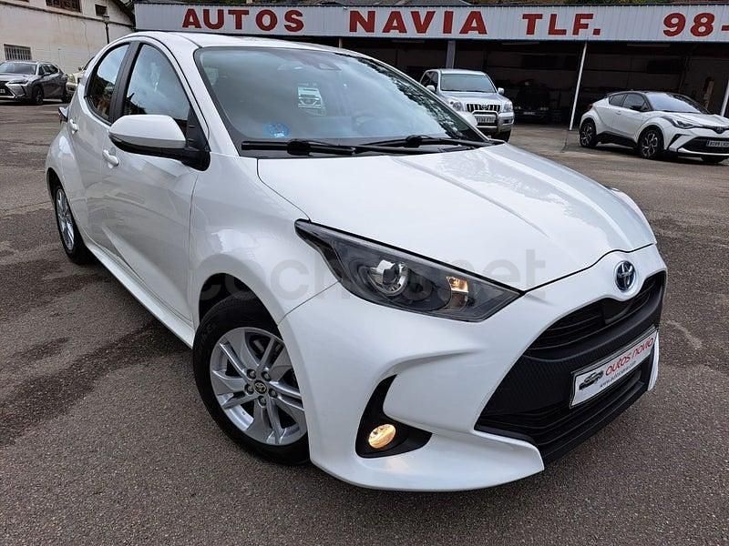 Usado Toyota Yaris Hybrid Business Edition 116 CV (85 kW) 2022 Blanco Berlina