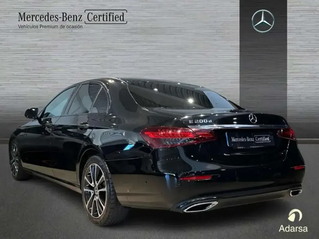 Usado Mercedes E200 160 CV (117 kW) 2021 Negro Berlina