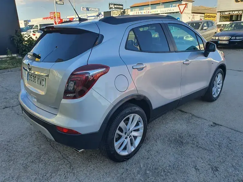 Usado Opel Mokka X 140 CV (102 kW) 2019 Gris / plata SUV