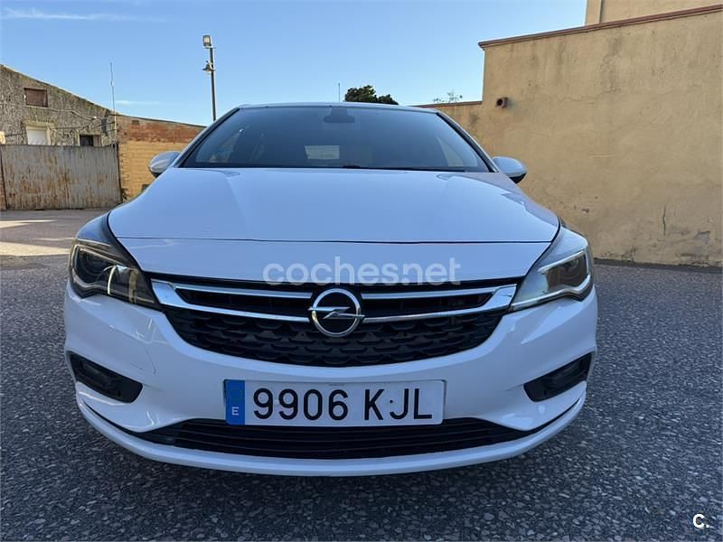 Usado Opel Astra Selective 110 HP (80 kW) 2018 Branco Sedan