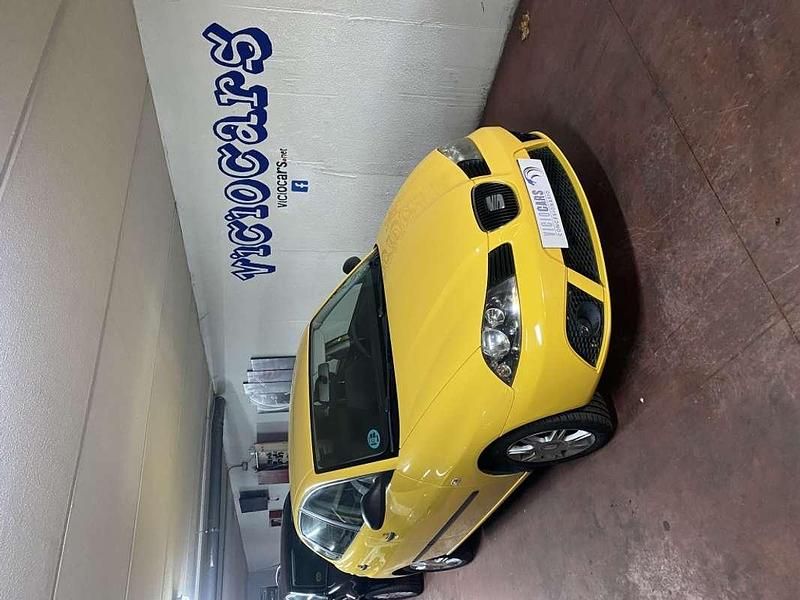 Amarillo Usado 2008 Seat Ibiza Utilitario | 3999 € (Precio justo) - Imagen 1/4