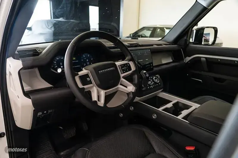 Usado Land Rover Defender S 249 CV (183 kW) 2025 Blanco SUV
